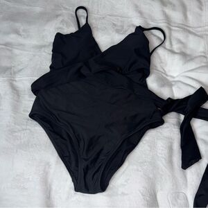 Aerie Wrap Full Coverage One Piece Swimsuit Black Size Small